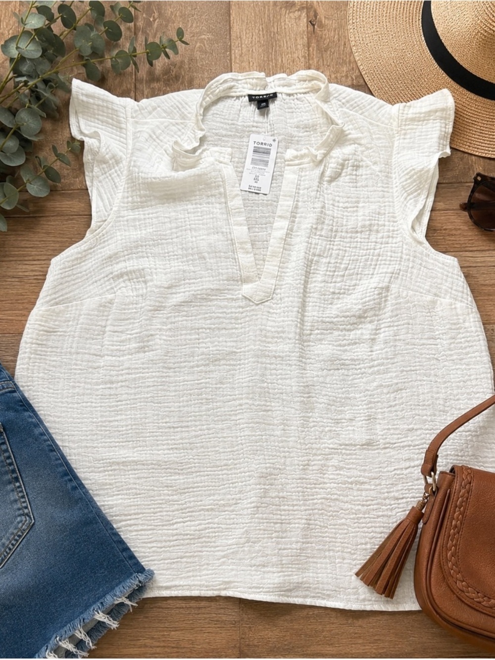 Torrid White Textured Gauze Flutter Sleeve Blouse Size M/L 00 NWT